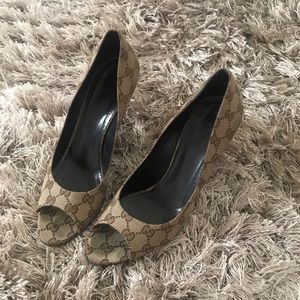 Gucci GG Sand Tess Pumps!! Size 10